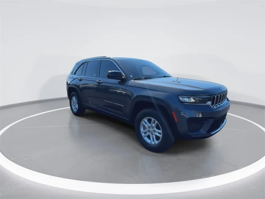 2022 Jeep Grand Cherokee Laredo photo 1