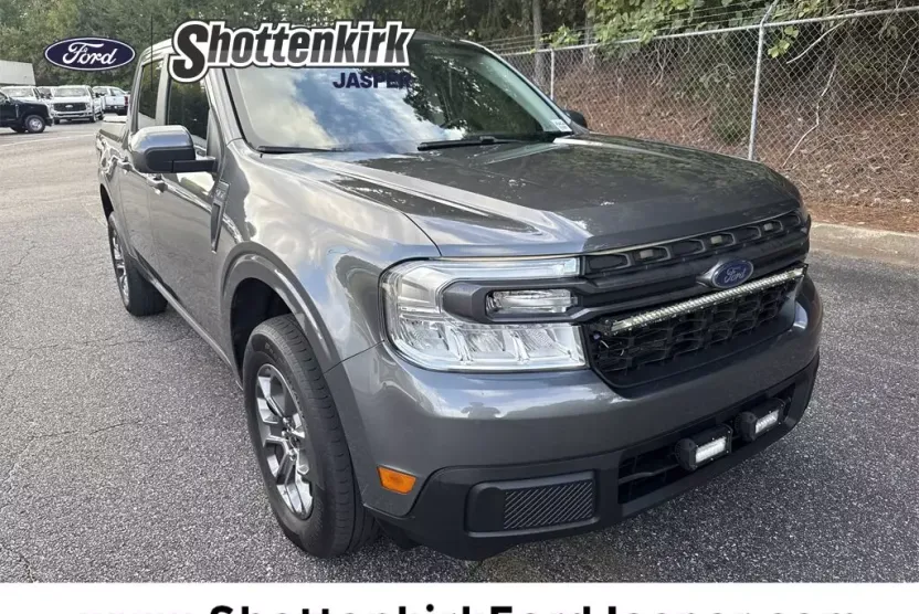 2023 Ford Maverick XLT photo 1