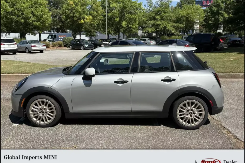 2025 Mini Cooper 4 Door Hardtop Signature photo 1