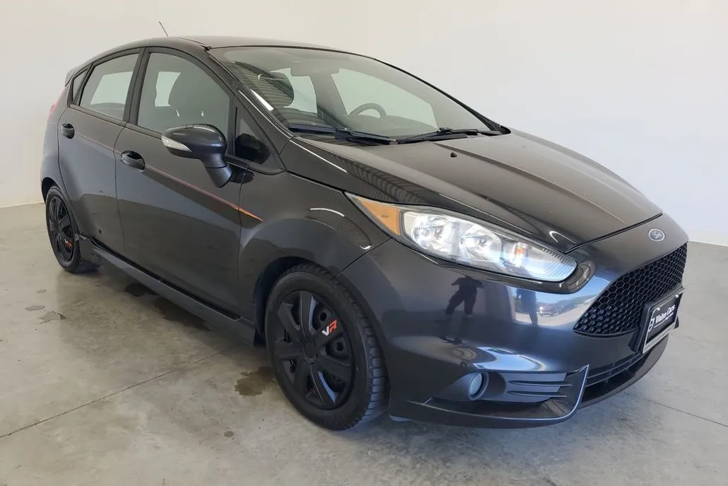 2015 Ford Fiesta SE photo 1