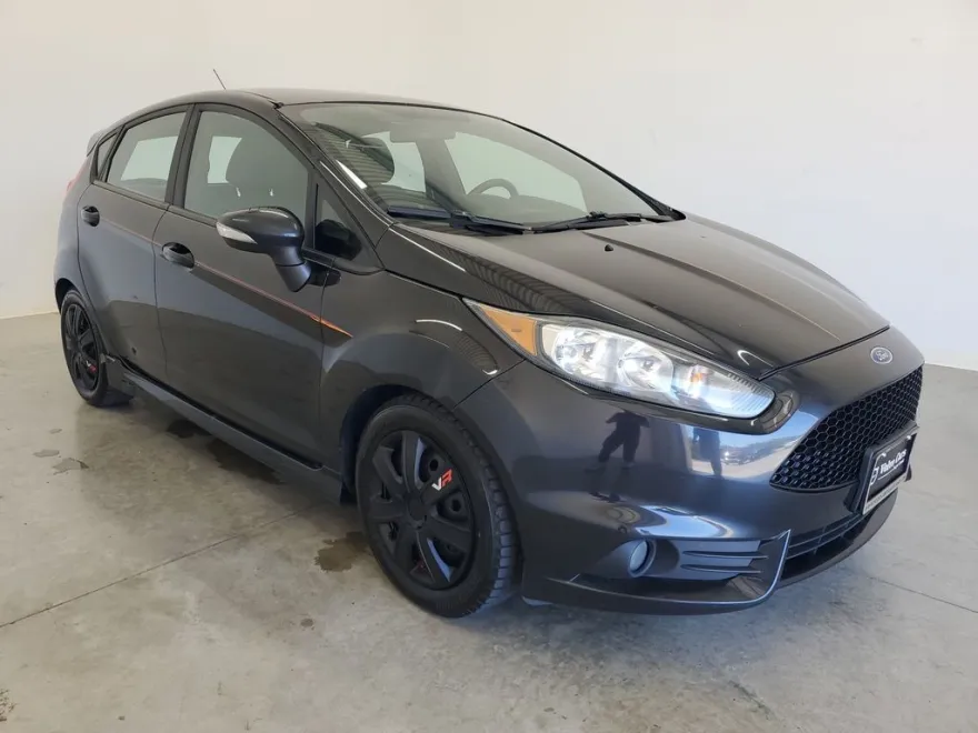 2015 Ford Fiesta SE photo 1