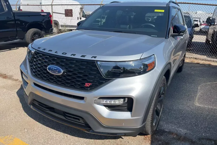 2023 Ford Explorer ST photo 1