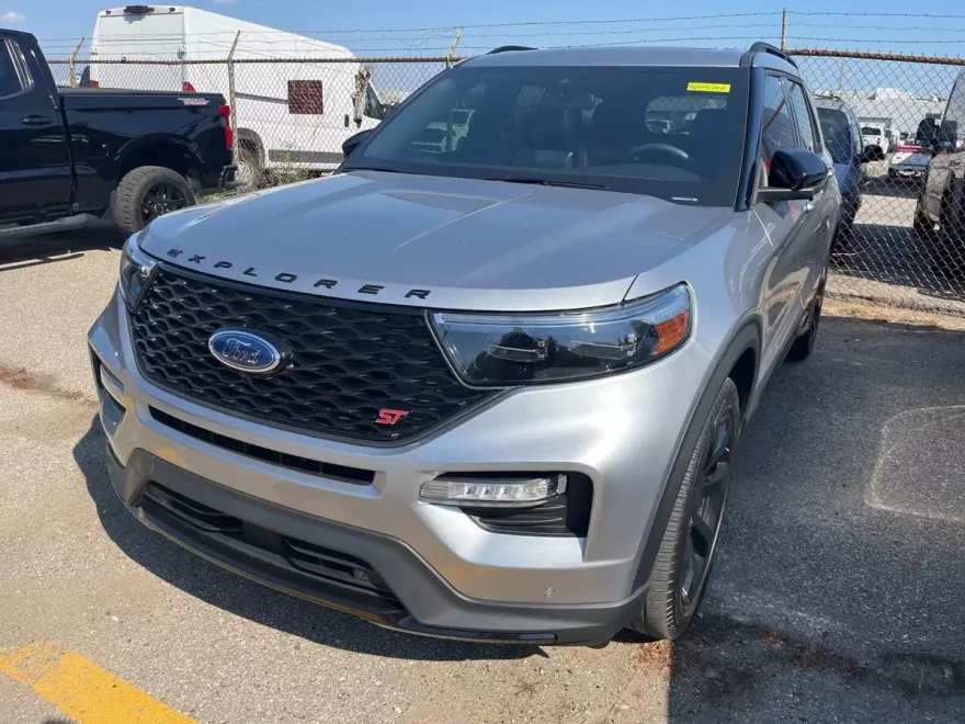 2023 Ford Explorer ST photo 1