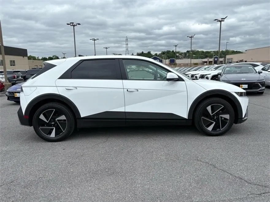 2025 Hyundai Ioniq 5 SE photo 1