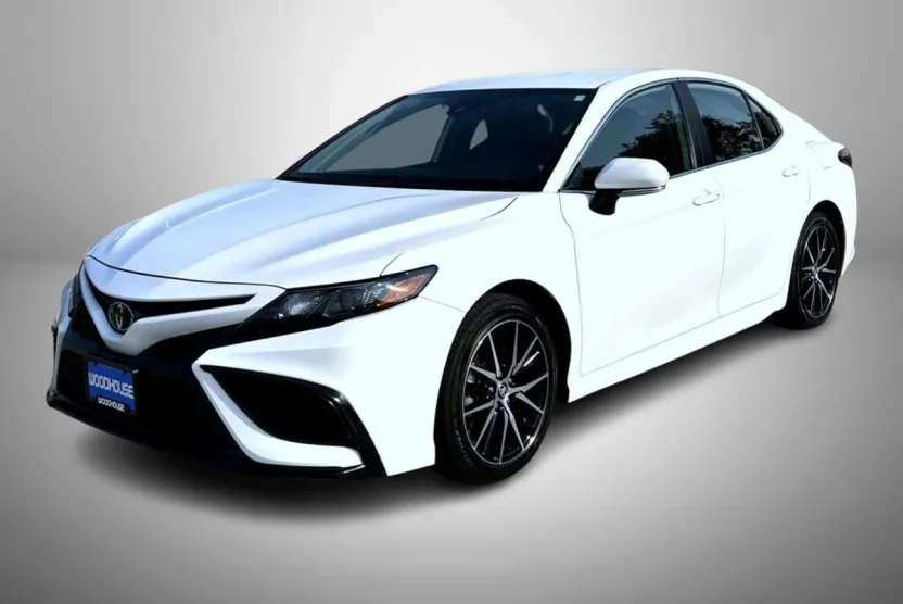 2024 Toyota Camry SE photo 1
