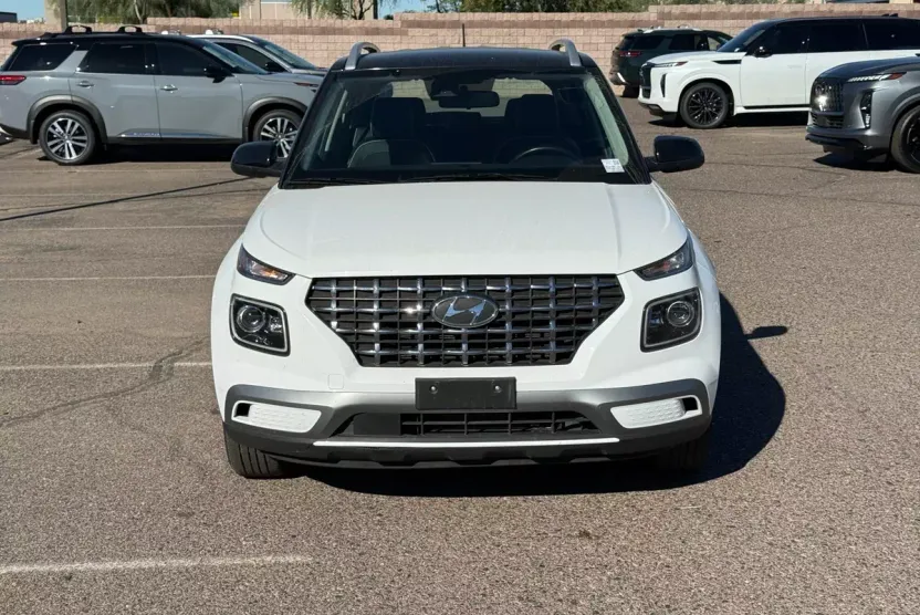 2023 Hyundai Venue Limited photo 1