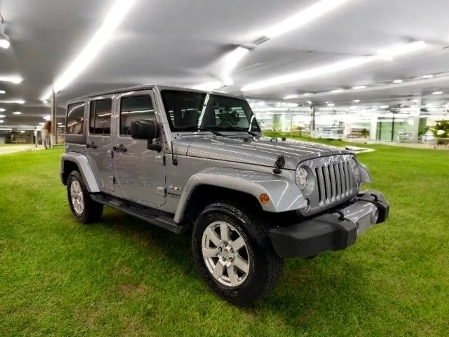 2017 Jeep Wrangler Unlimited Sahara photo 1