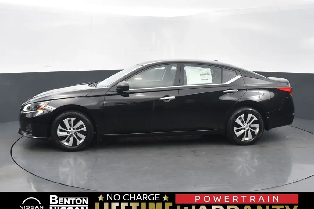 2025 Nissan Altima S photo 1