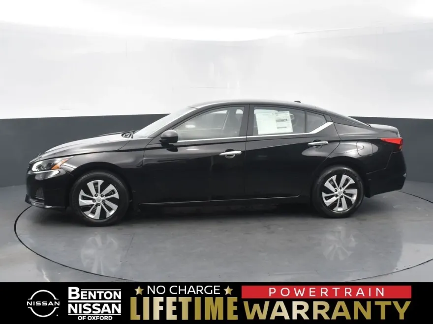 2025 Nissan Altima S photo 1