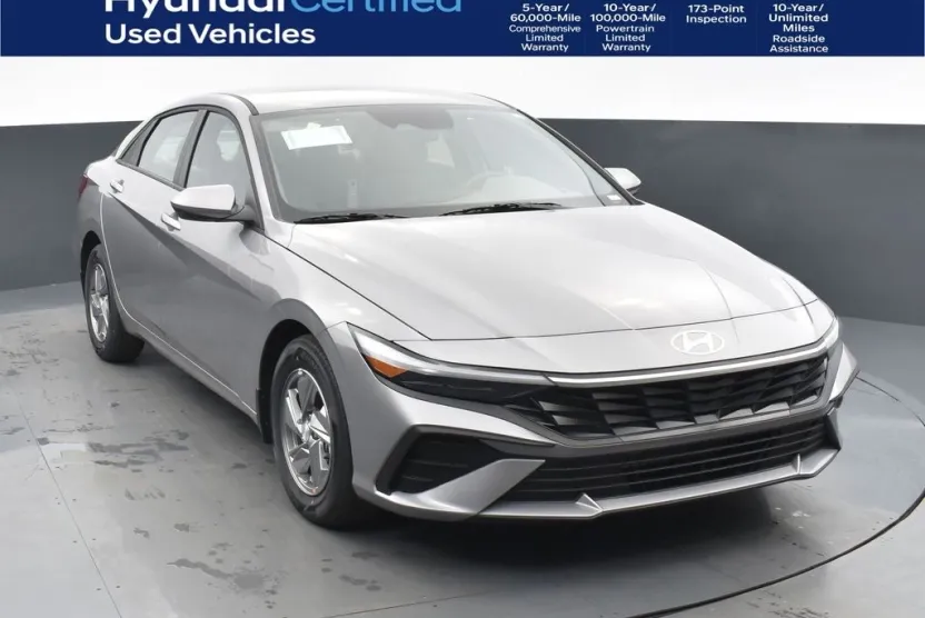 2025 Hyundai Elantra SE photo 1
