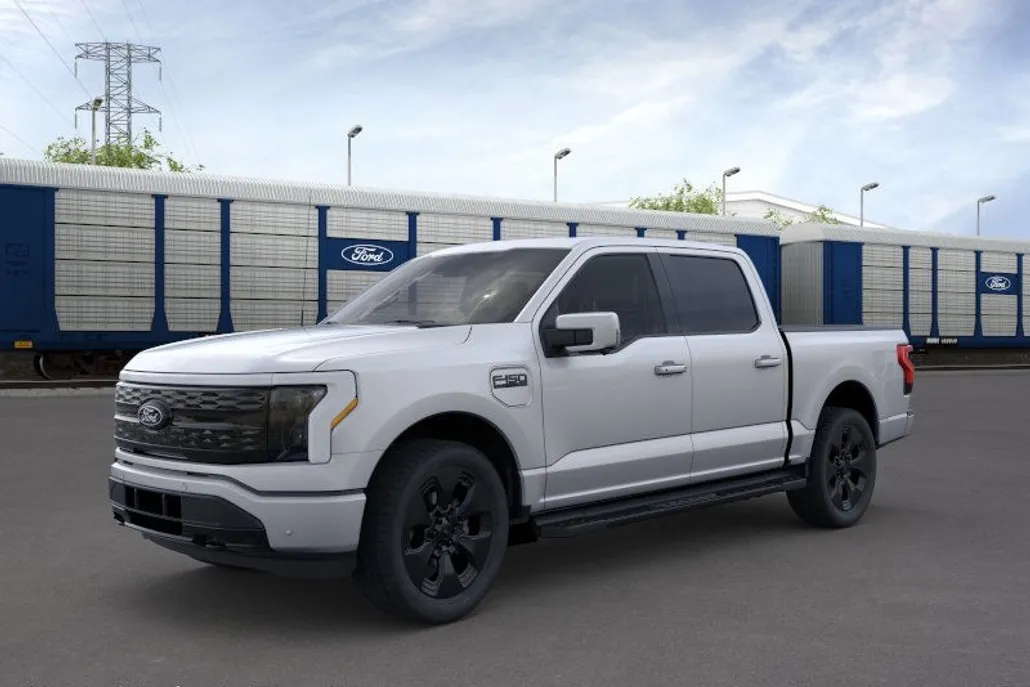 2025 Ford F-150 Lightning Platinum photo 1