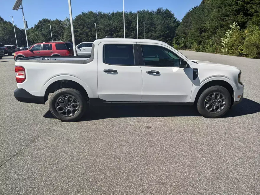 2025 Ford Maverick XLT photo 1