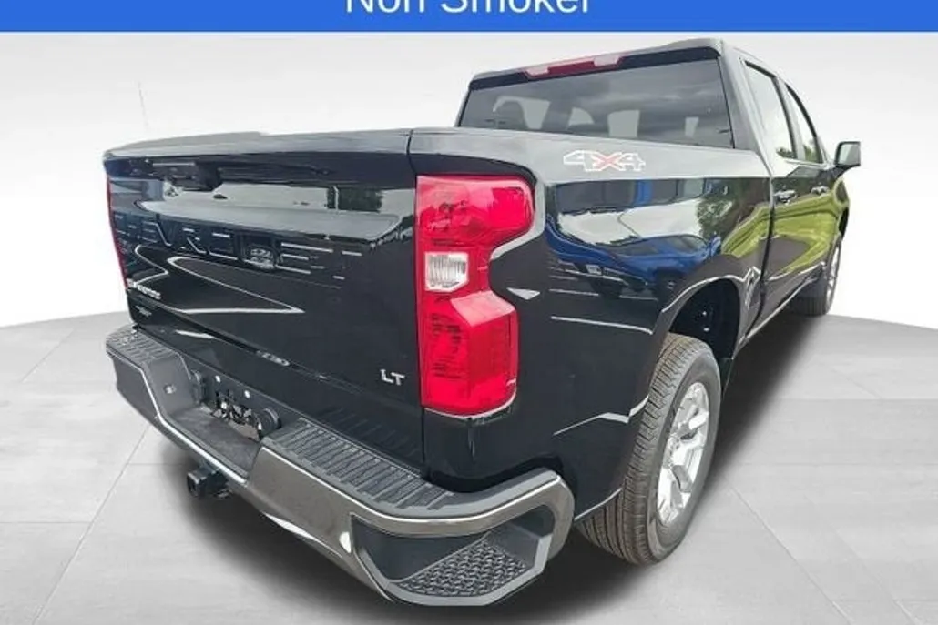 2026 Chevrolet Silverado 1500 LT photo 1