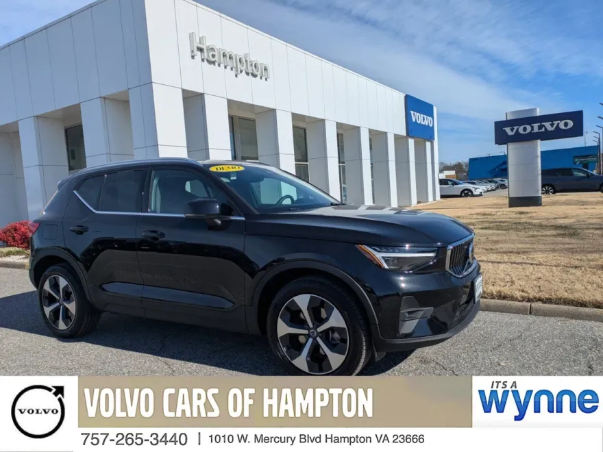 2025 Volvo XC40 Plus photo 1