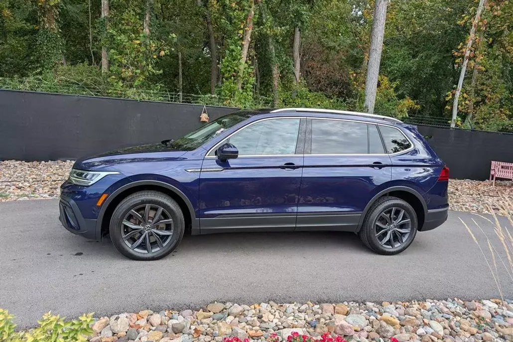 2022 Volkswagen Tiguan SE photo 1