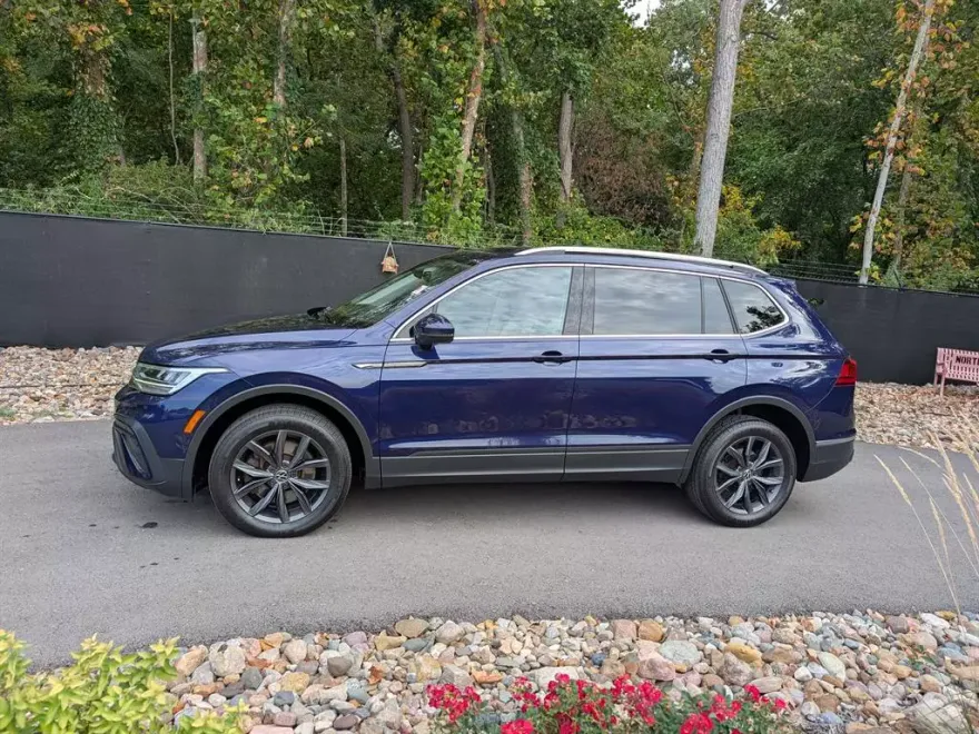 2022 Volkswagen Tiguan SE photo 1