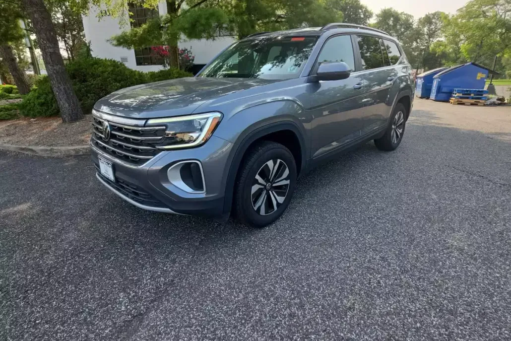 2024 Volkswagen Atlas SE photo 1