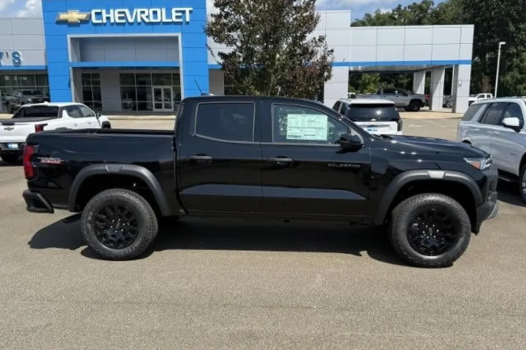 2026 Chevrolet Colorado Trail Boss photo 1