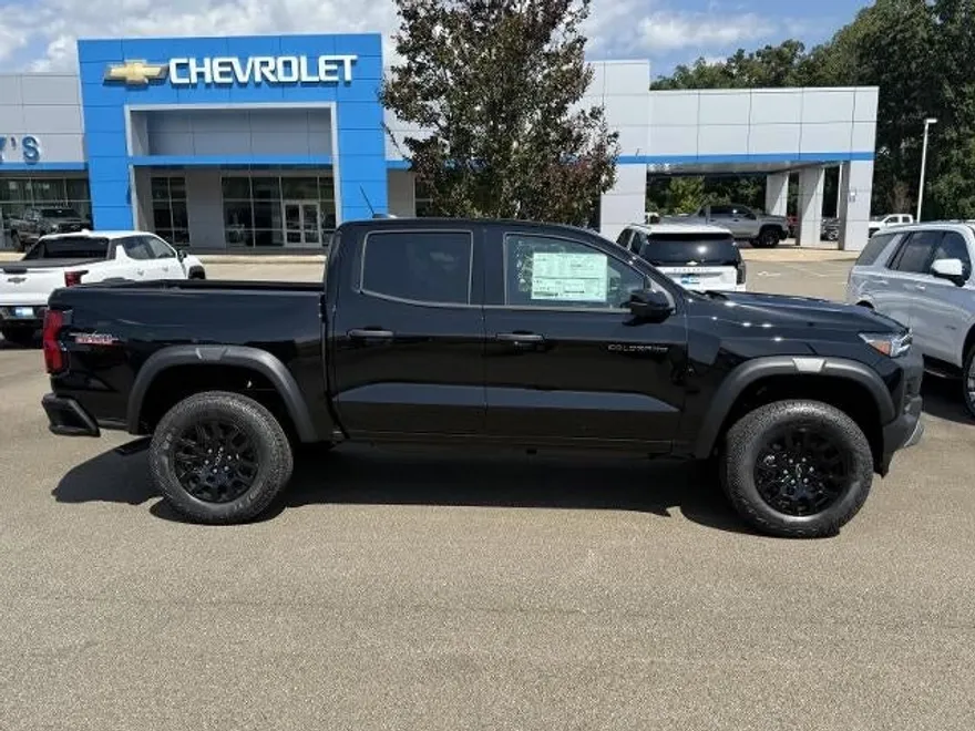 2026 Chevrolet Colorado Trail Boss photo 1