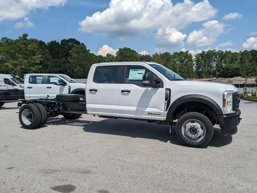 2025 Ford F-550 photo 1