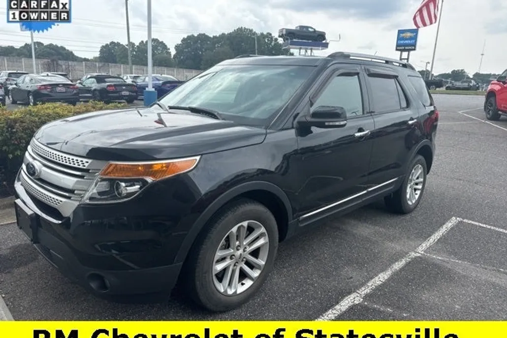 2015 Ford Explorer XLT photo 1