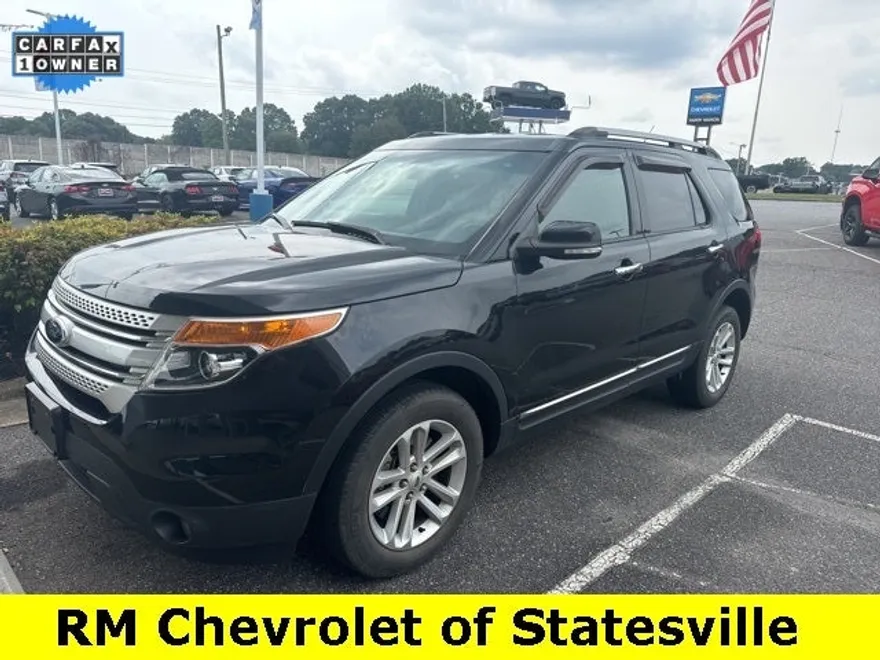 2015 Ford Explorer XLT photo 1