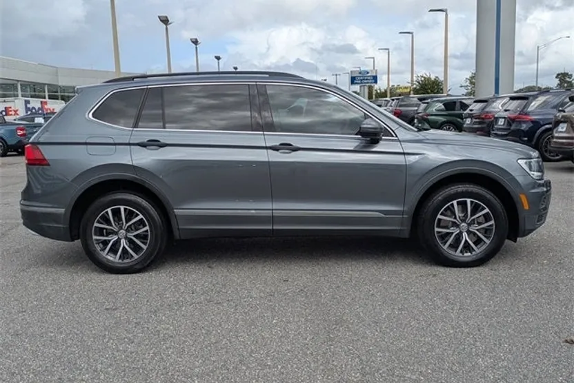 2020 Volkswagen Tiguan SE R-Line Black photo 1