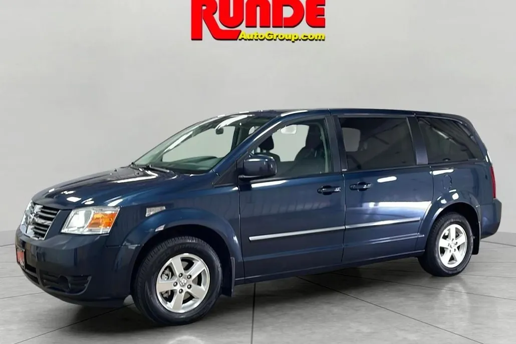 2008 Dodge Grand Caravan SXT photo 1