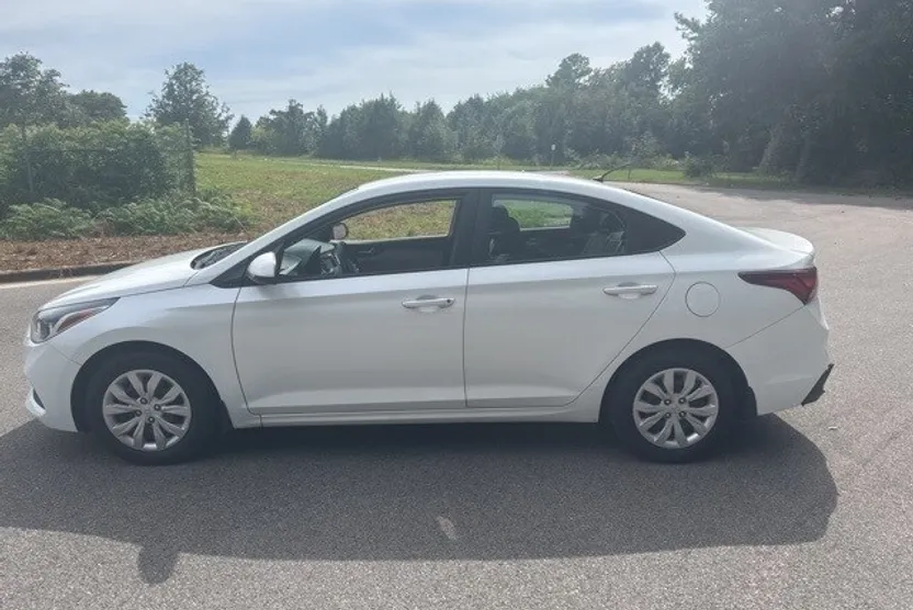 2021 Hyundai Accent SE photo 1