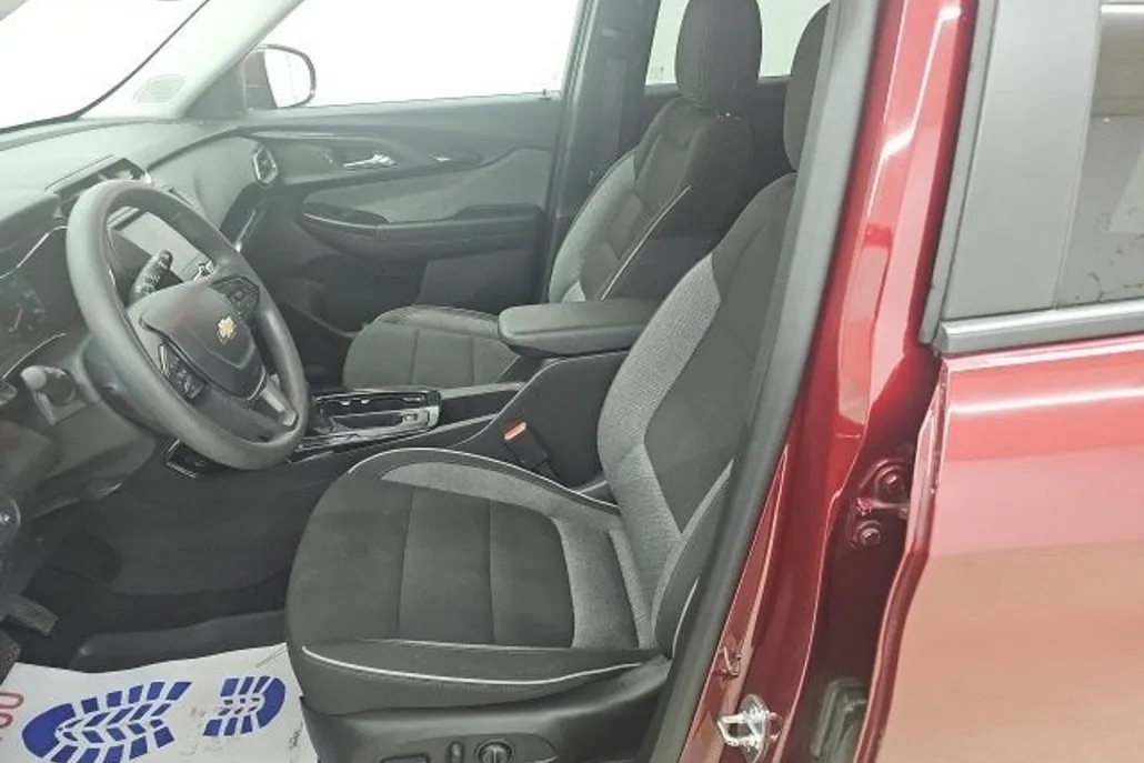 2023 Chevrolet Trailblazer LT photo 1