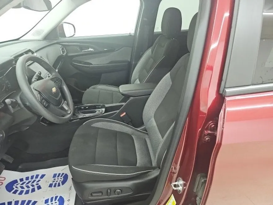 2023 Chevrolet Trailblazer LT photo 1