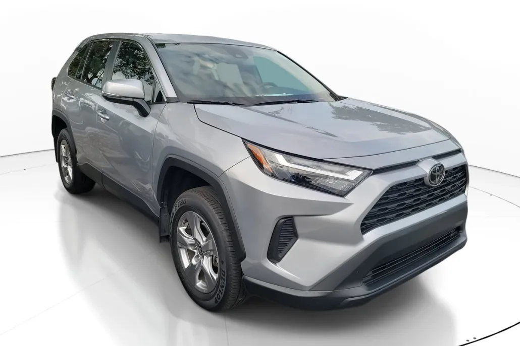 2024 Toyota RAV4 LE photo 1