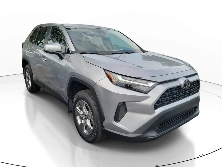 2024 Toyota RAV4 LE photo 1