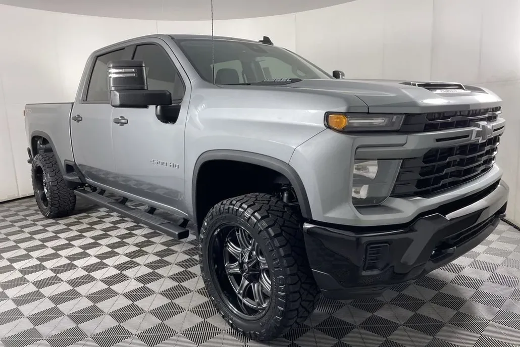 2025 Chevrolet Silverado 2500HD Custom photo 1