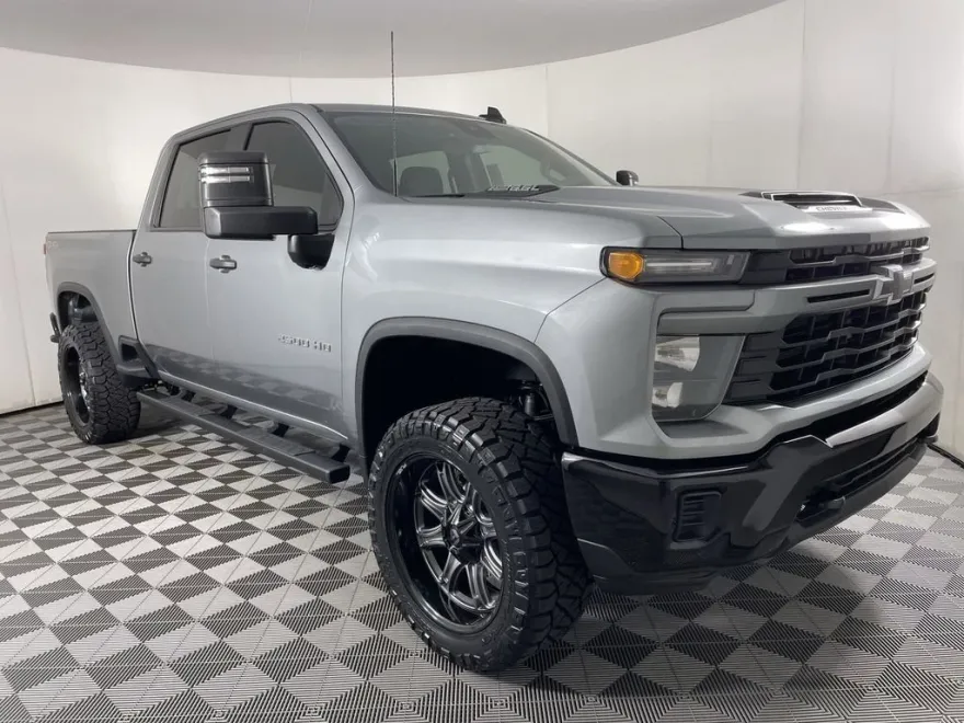 2025 Chevrolet Silverado 2500HD Custom photo 1