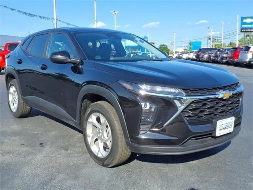2024 Chevrolet Trax LS photo 1
