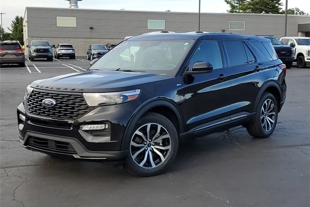 2022 Ford Explorer ST-Line photo 1