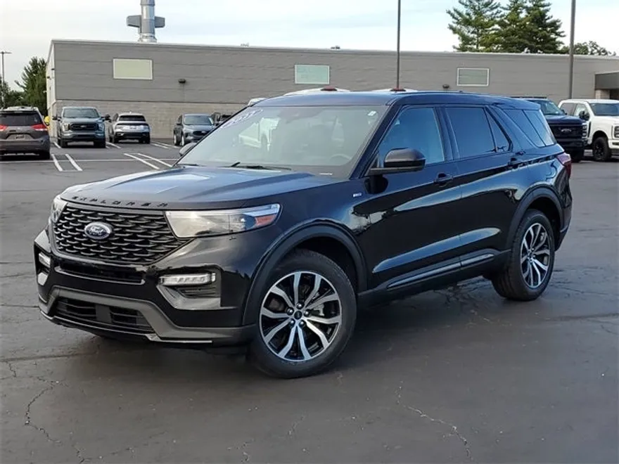 2022 Ford Explorer ST-Line photo 1