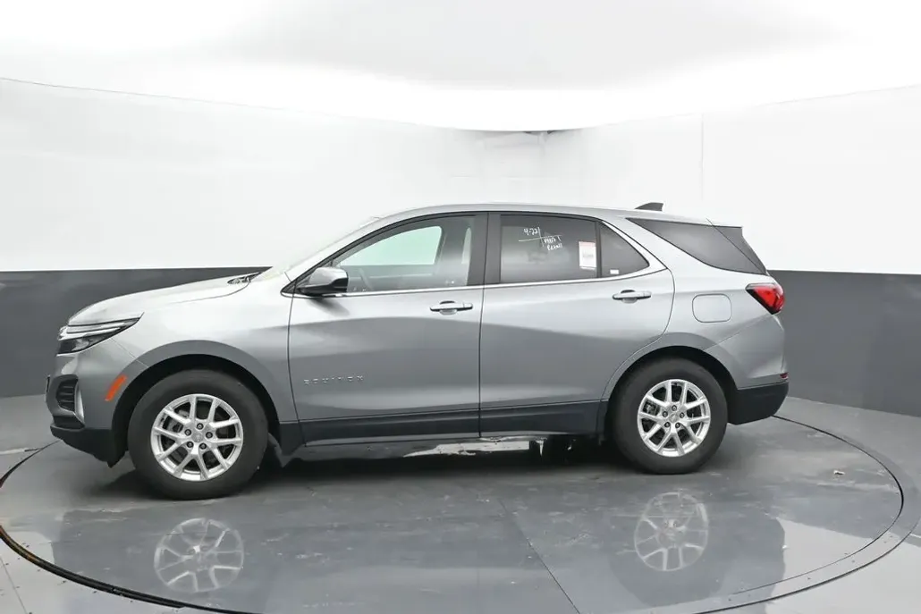 2023 Chevrolet Equinox LT photo 1