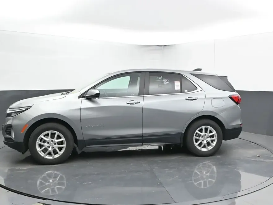 2023 Chevrolet Equinox LT photo 1