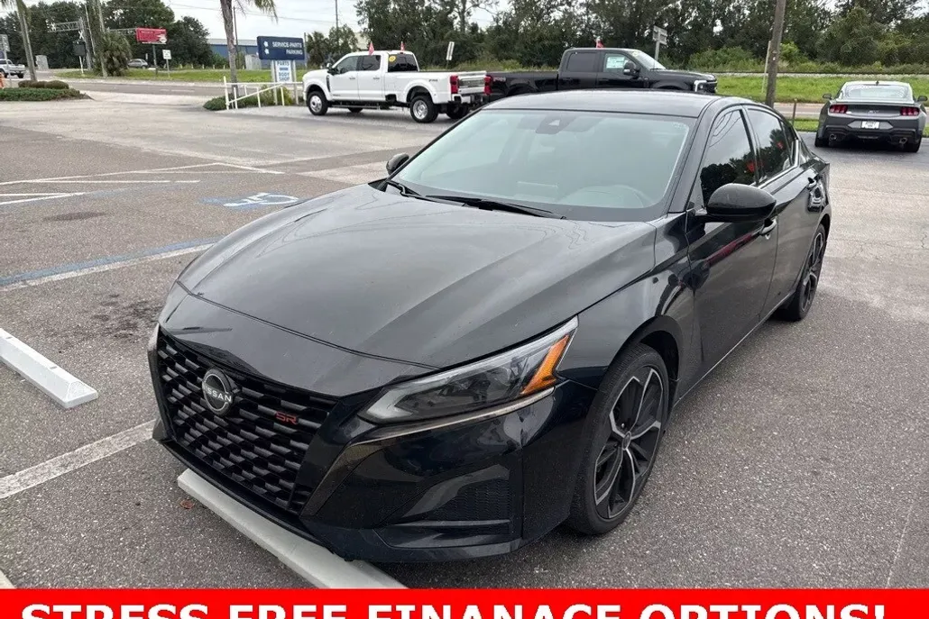2023 Nissan Altima 2.5 SR photo 1