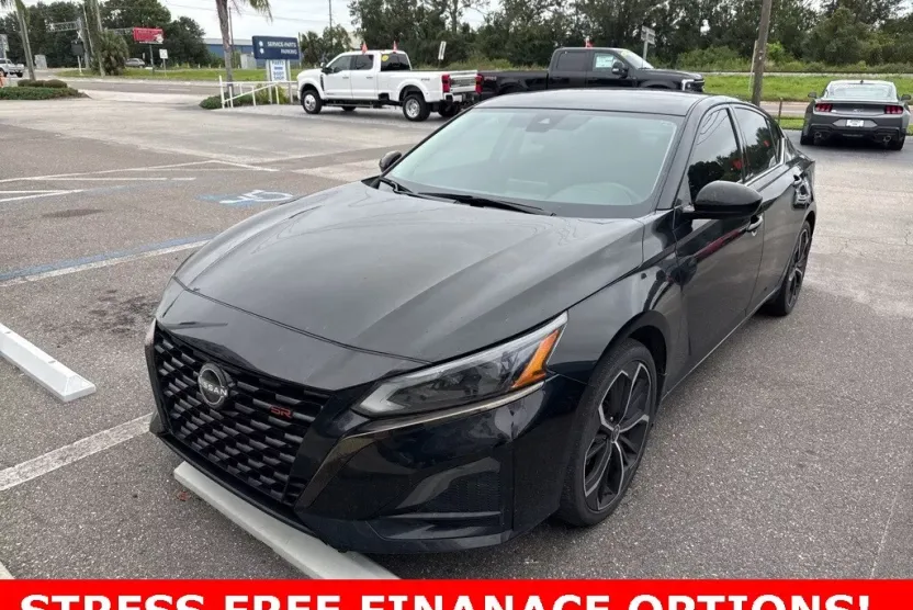 2023 Nissan Altima 2.5 SR photo 1
