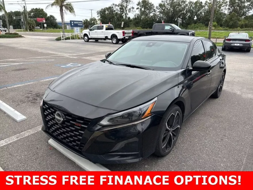 2023 Nissan Altima 2.5 SR photo 1