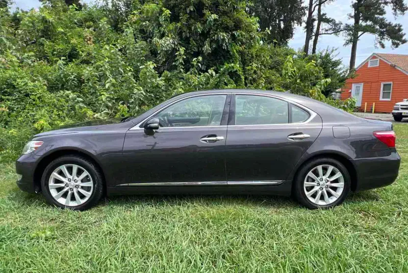 2010 Lexus LS 460 photo 1