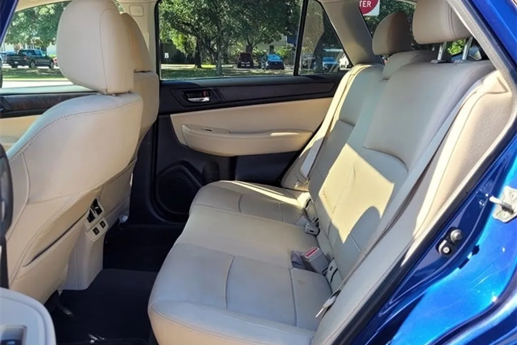 2017 Subaru Outback 2.5i photo 1
