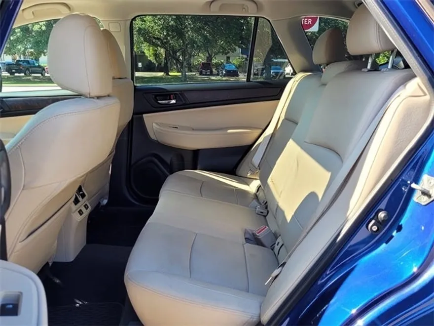 2017 Subaru Outback 2.5i photo 1