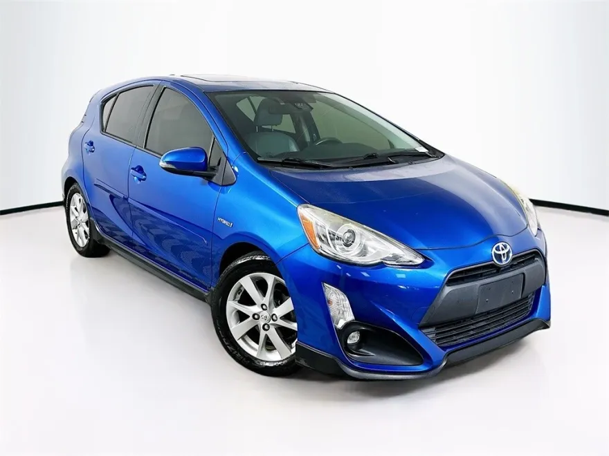 2017 Toyota Prius C Four photo 1