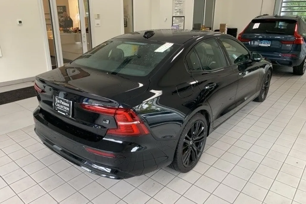 2023 Volvo S60 Recharge T8 Core Black Edition photo 1