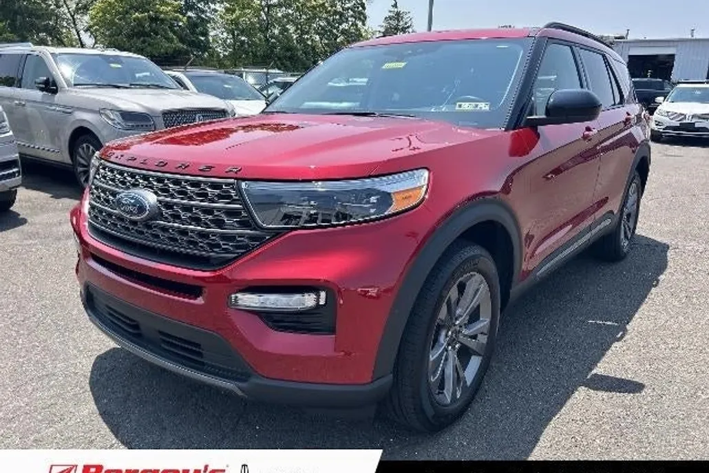 2023 Ford Explorer XLT Sport photo 1