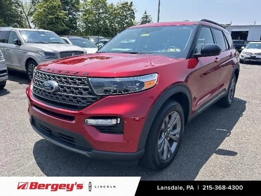 2023 Ford Explorer XLT Sport photo 1